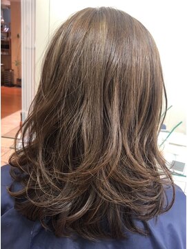 カーロ 白楽店(Caro) グレージュカラーで軽めレイヤーカット/ふんわり/30代40代50代