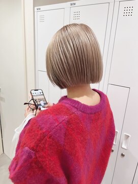 チェレ ロッソ 金剛店(Chere rosso) パッツとボブ/パールベージュ/ぶつ切りボブ/金髪ボブ