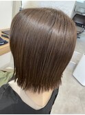 切りっぱなしボブ透明感ベージュ