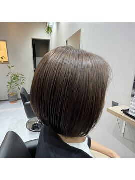 アワ(awa) 白髪ぼかしカラーボブ