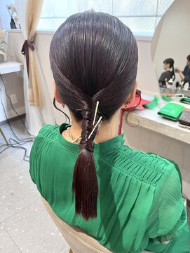 ミラ(Mila) シンプルでカッコいい☆お洒落タイトポニー