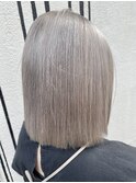 ホワイトシルバー×ボブ