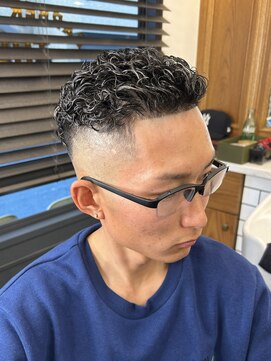 ザナンバースリー 八王子(THE NUMBER THREE) フェード/スキンフェード/メンズカット/メンズパーマ【八王子】