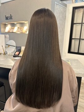 ヴィサージュバスク(VISAGE ba.s.k) アイロン要らずの艶髪に『美髪矯正』