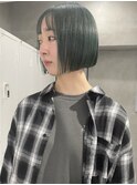 モスグリーン/ケアブリーチ/前下がりボブ