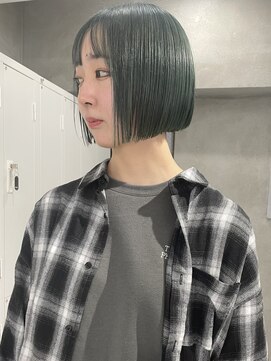 スウィープ(sweep) モスグリーン/ケアブリーチ/前下がりボブ