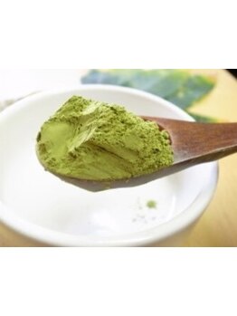 【津田沼】天然由来１００％のヘナカラーで、ダメージレスに美しく染まります＊一度ご相談ください！