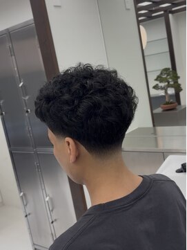 トウキョウ クラシック バーバー タウン(TOKYO CLASSIC BARBER TOWN) テーパーフェード