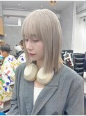 透明感ブリーチダブルカラー/前髪ありハイトーンボブ/新宿