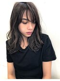 透明感グレージュハイライトレイヤーロングボブ