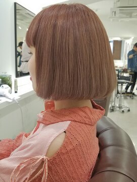 インビテーション(invitation) ブリーチピンクベージュ×スクエアボブ