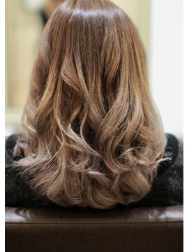 ティクエ(TIQUE) 【ティクエ 野口】グラデーションカラー ブリーチあり