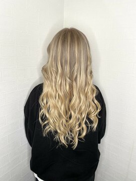 ユートピア(U topia) #ブリーチ1回とエクステで作る　#ハイトーンミルクティー