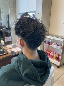 アチーブ ヘア デザイン(achieve hair design) メンズ カジュアルマッシュ刈り上げツイストパーマ 暗髪ベージュ