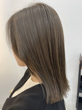 シダ(sida SAIIN) 20代 30代　艶々ミディアムストレートヘア