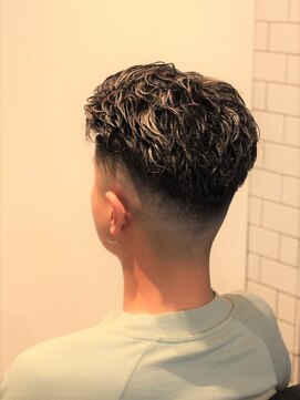 キングスマン トウキョウ(KINGSMAN TOKYO) 束感/ハイライト/波巻き/マッシュパーマ<理容室><多摩センター>