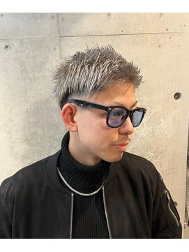 リベルテ グリット(Liberte Grit) スキンフェード×シルバーカラー