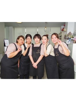 女性スタッフだけだから悩みも相談しやすい！嬉しいサービスと気配りが充実した全く新しい白髪染め専門店