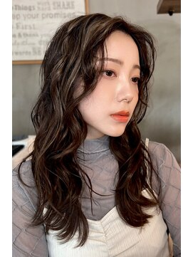 メゾンドムニ 恵比寿(Maison de MUNi) レイヤー巻き髪アッシュ髪質改善トリートメントカラー