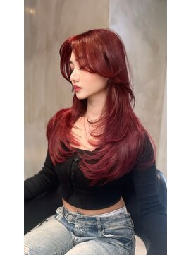 ザシェノンアオヤマ(THE CHAINON AOYAMA) レイヤーカット×バーガンディレッド