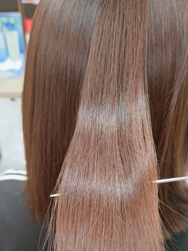 光をはじく絹艶ストレート【太宰府市通古賀】