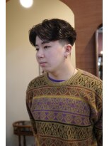 エディ(Edy)&nbsp;センターパート刈り上げニュアンスパーマコンマバング眉毛カット