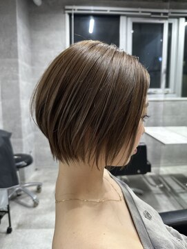 ルイス(L'wis) クール&キュートショートヘアのラベンダーアッシュ♪朝長