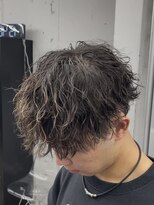 オーバル ジングウマエ(OVARL jingumae)&nbsp;縦落ちパーマツイストスパイラルシャドウパーマフェザーパーマ