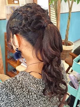 ロカット サロン(Roquat Salon) 編み込みポニー★浴衣、イベントにも【ヘアセット　浴衣　立川】