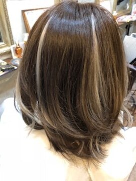 レヴィーマム(Revie mum) ボブカットアクセントにエクステメッシュ