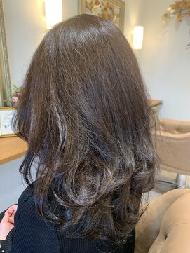 ジョセフィーヌ モトヤマ(JOSEPHINE MOTOYAMA) ロングレイヤースタイル