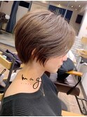【mag &nbsp;ginza】丸みが可愛い前下がりショート×ハイライト