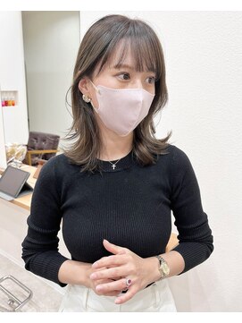 アメリ(Amelie) 外ハネくびれこなれミディ