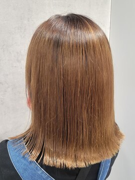 スリー(THREE) ☆ミディアム(切りっぱなし)☆ 【大阪 梅田 福島 中津 】