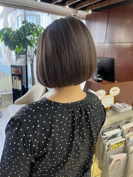 クオリス 上板橋店(QUALIS) 【大人可愛い】白髪ぼかしハイライトカラー★前下がり グラボブ