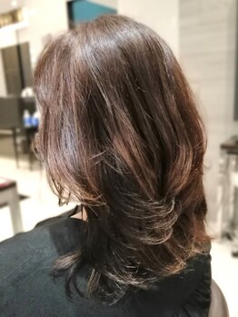ミューズ 新浦安店(HAIR&NAIL MUSE)の写真/髪に優しい薬剤を使用し、髪のダメージを最小限に抑えてくれる♪大人女性の魅力を引き出すグレイカラー。