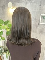 トルチュディジャンナ(Tortue de Janna)&nbsp;赤みを抑えた柔らかオリーブベージュ