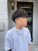 エディ(Edy)&nbsp;スペインカールスキンフェード外国人風メンズパーマ眉毛カット