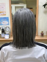 ポッシュアップ(POSH UP) 大人上品☆グレーヘアを引き立てるメテオストレート