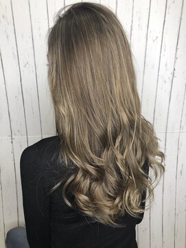 ニューヨークニューヨーク 桂店(NYNY) イルミナカラーと極細ハイライト