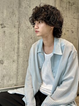 キュー(Cue_) マッシュウルフ寝癖風ソフトツイストパーマ