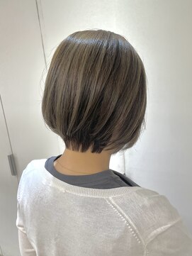 エムタニグチミュー(MTANIGUCHI Mieux) 首元スッキリ《ショートボブ》