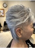 グレイヘア・ベリーショート・60代
