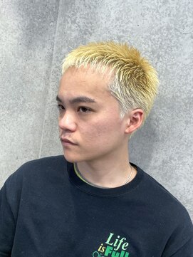 ガズル ハラジュク(GUZZLE HARAJUKU) ブリーチ1回!スタイリングが簡単な金髪スパイキーショート