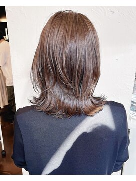 ティーシェル(TIECHEL) 小顔イメチェン、ブルーグレージュカラーくびれレイヤーボブ