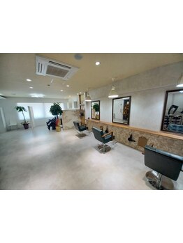 【小月駅徒歩１分】お客様一人ひとりの髪質や骨格、ライフスタイルに合わせた理想のスタイルを再現◎