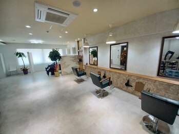 ヴァリアント(VALIENT)の写真/【小月駅徒歩1分】お客様一人ひとりの髪質や骨格、ライフスタイルに合わせた理想のスタイルを再現◎