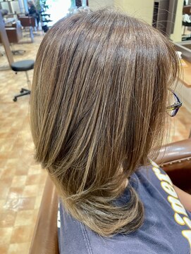 アイニ 河内小阪店(aini) 白髪ぼかしカラー白髪ぼかしハイライト大人ショート30、40、50代