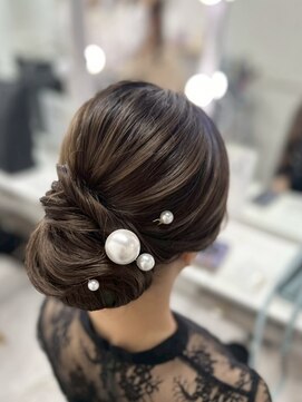 ラモ(RAMO) 結婚式参列綺麗めシニヨンスタイル