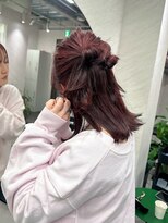 トーン(tone)&nbsp;ボルドーカラー×ハーフアップアレンジ
